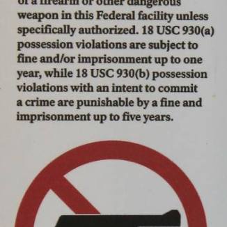 Au moins les armes à feu sont interdites dans les offices du tourisme, ouf !